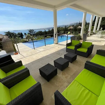Location De Sur Piscine Et Jardin Vue Panoramique *