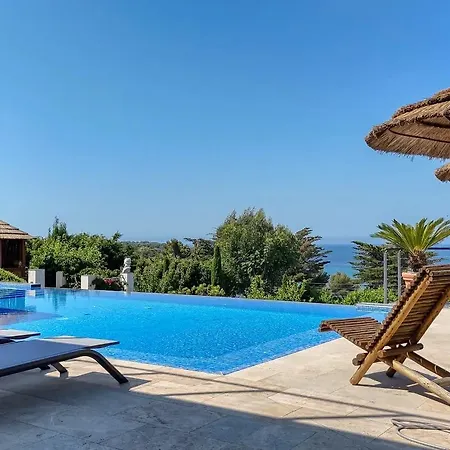 Location De Sur Piscine Et Jardin Vue Panoramique *