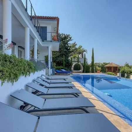 Location De Sur Piscine Et Jardin Vue Panoramique Villa