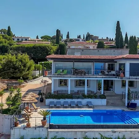 Location De Sur Piscine Et Jardin Vue Panoramique