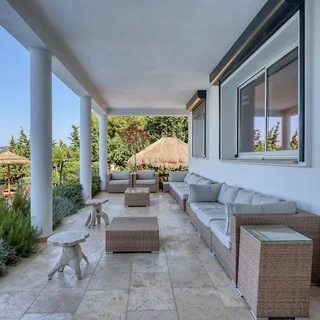 Location De Sur Piscine Et Jardin Vue Panoramique Villa